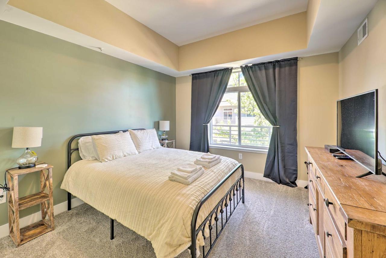 Grand Haven Condo - Walk To Nearby Hot Spots! Exterior foto